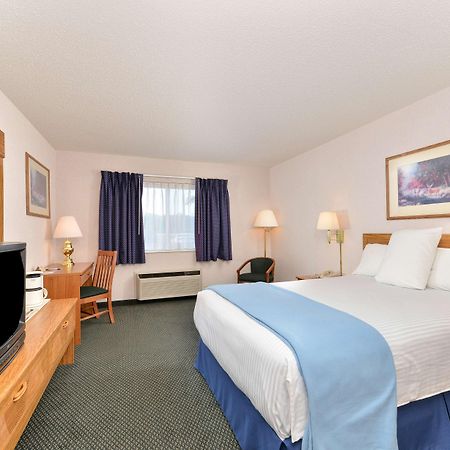 Americas Best Value Inn & Suites - Tahquamenon Country Newberry Esterno foto