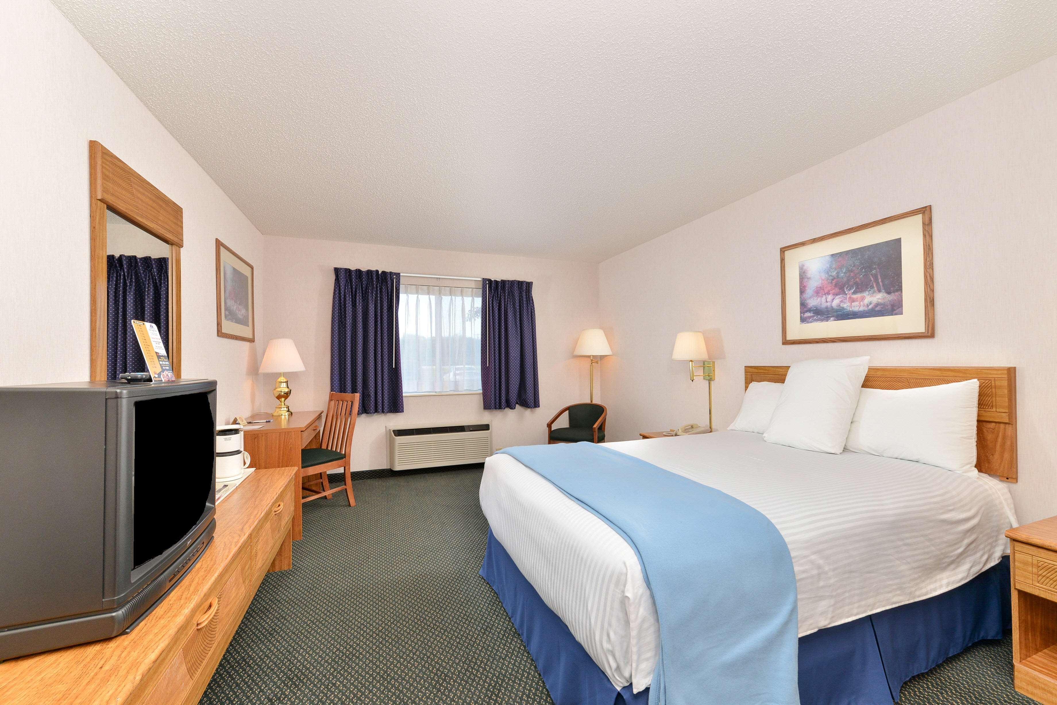 Americas Best Value Inn & Suites - Tahquamenon Country Newberry Esterno foto