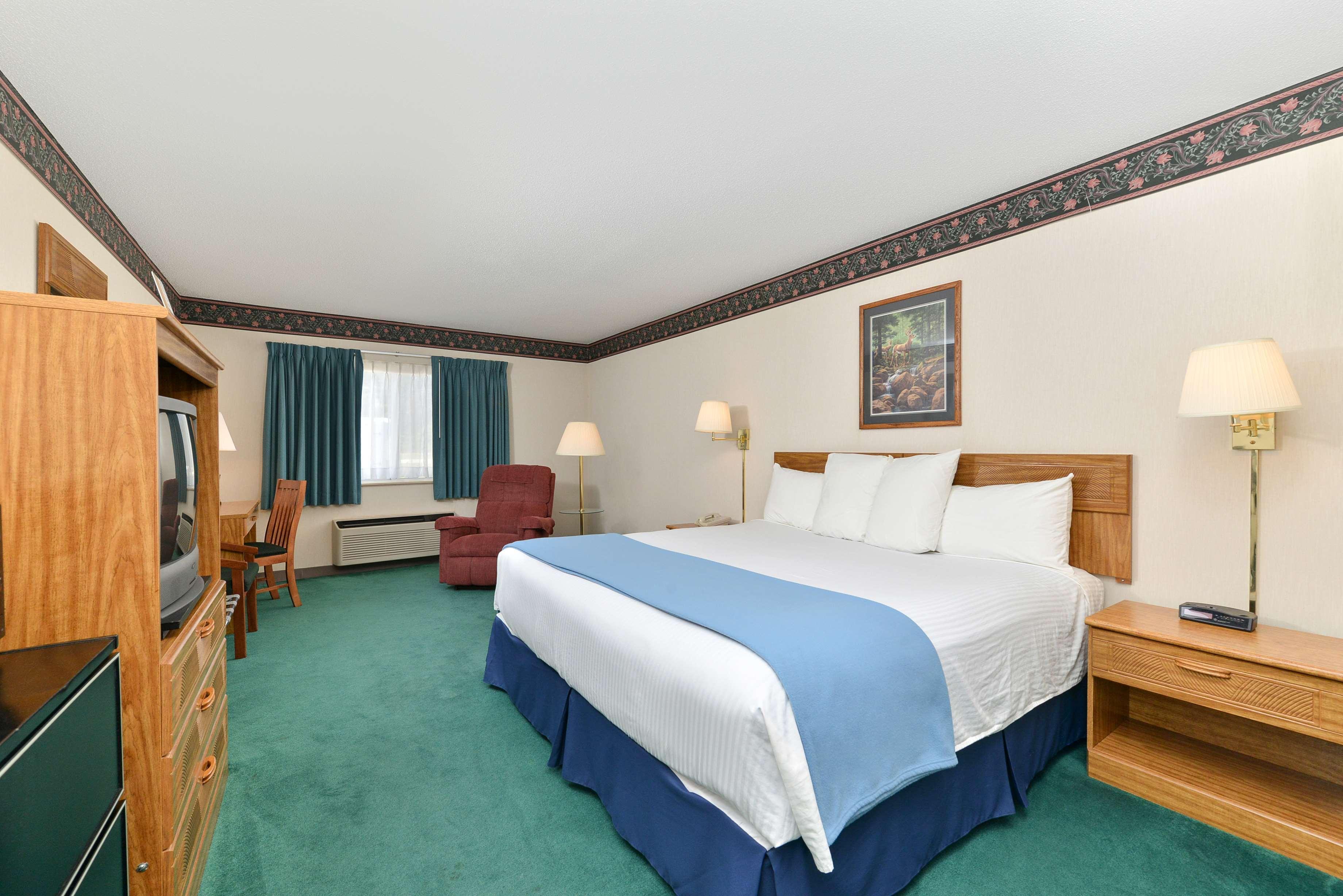 Americas Best Value Inn & Suites - Tahquamenon Country Newberry Esterno foto
