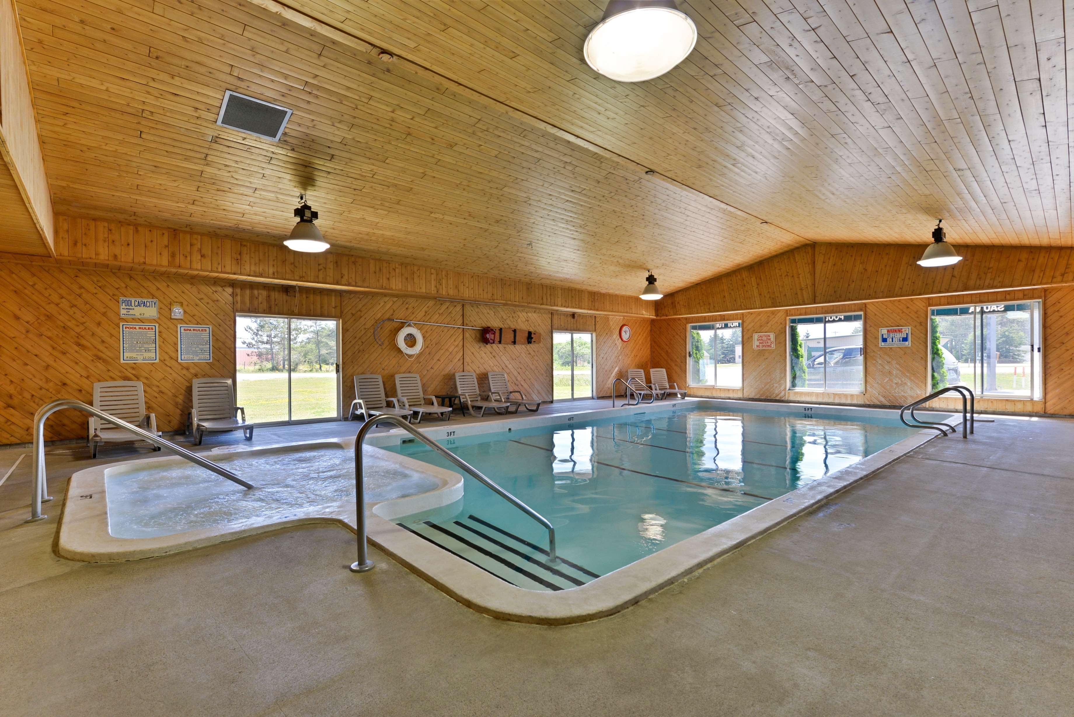 Americas Best Value Inn & Suites - Tahquamenon Country Newberry Esterno foto