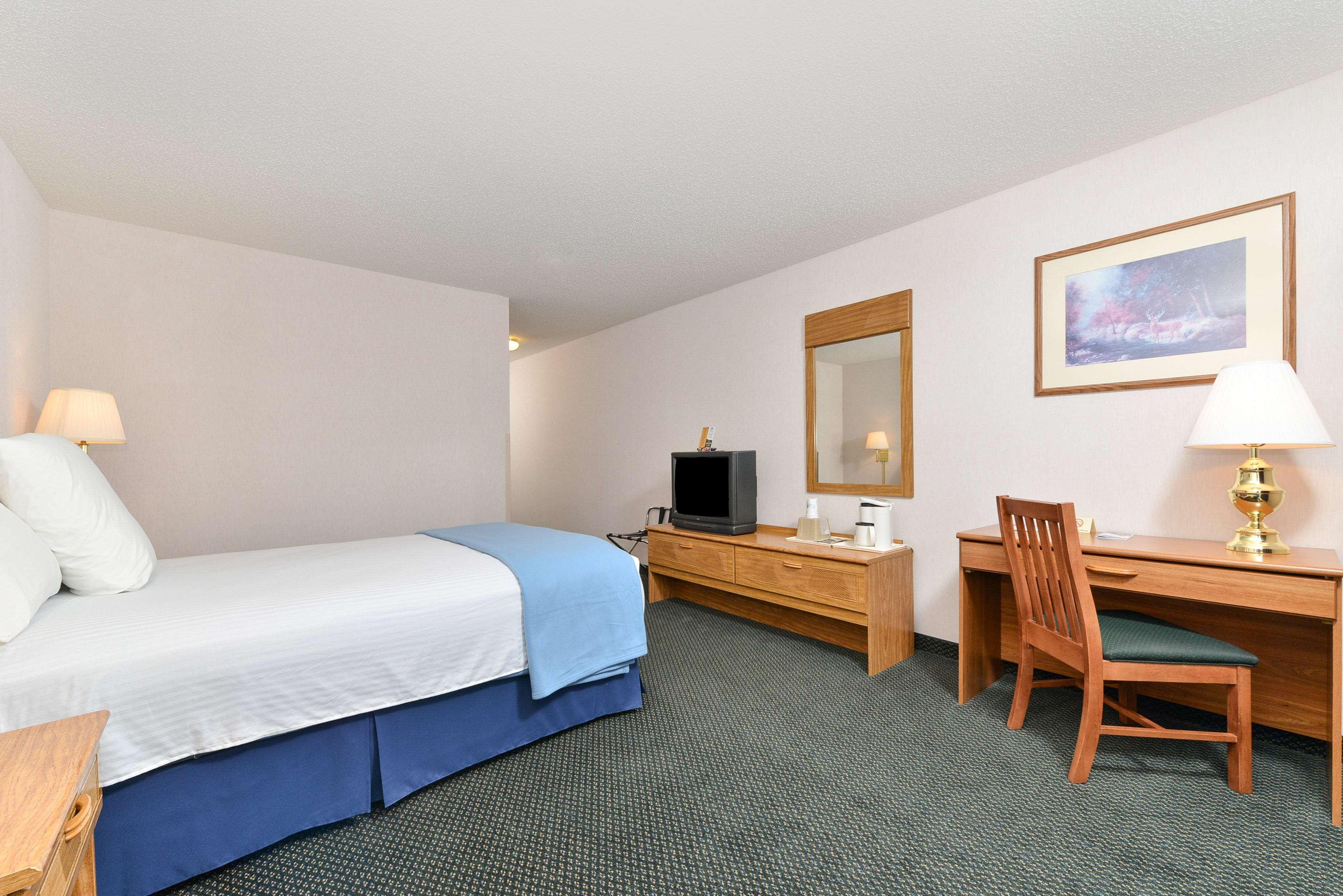 Americas Best Value Inn & Suites - Tahquamenon Country Newberry Esterno foto