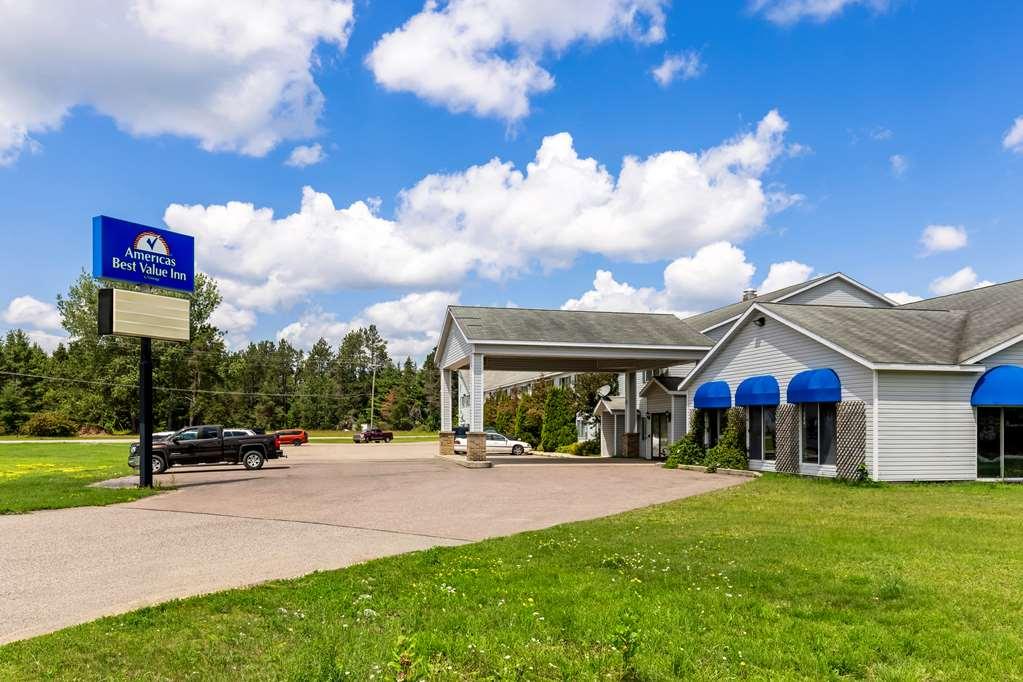 Americas Best Value Inn & Suites - Tahquamenon Country Newberry Esterno foto