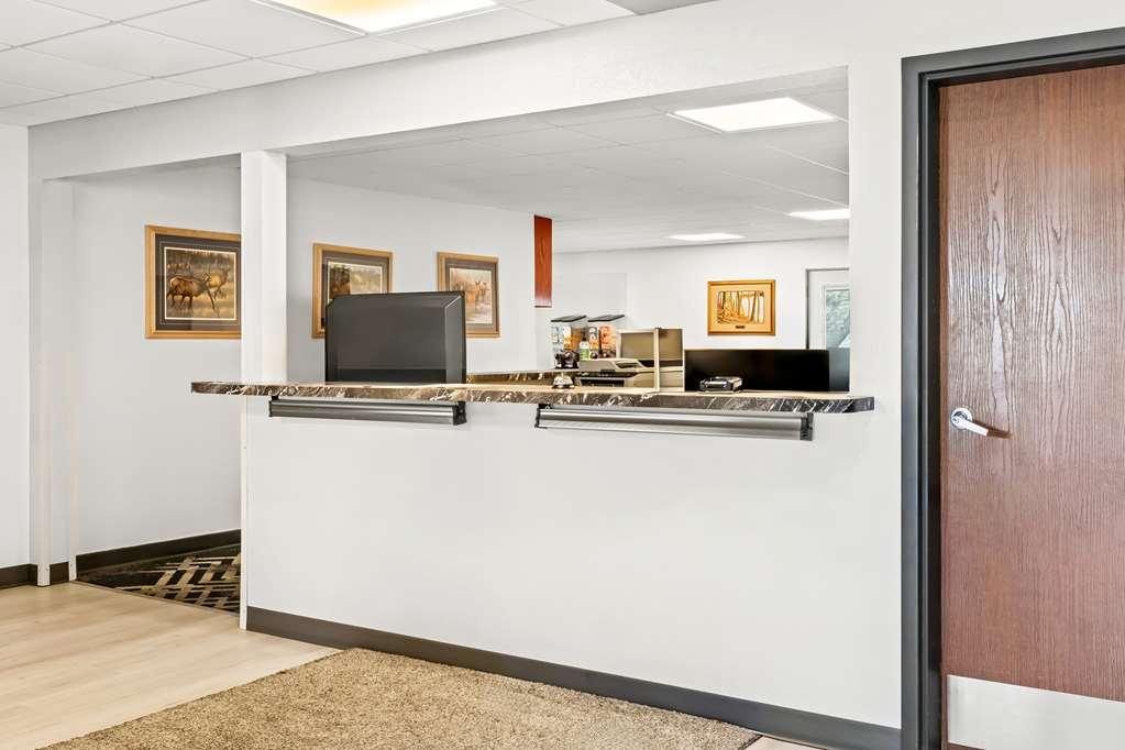 Americas Best Value Inn & Suites - Tahquamenon Country Newberry Interno foto