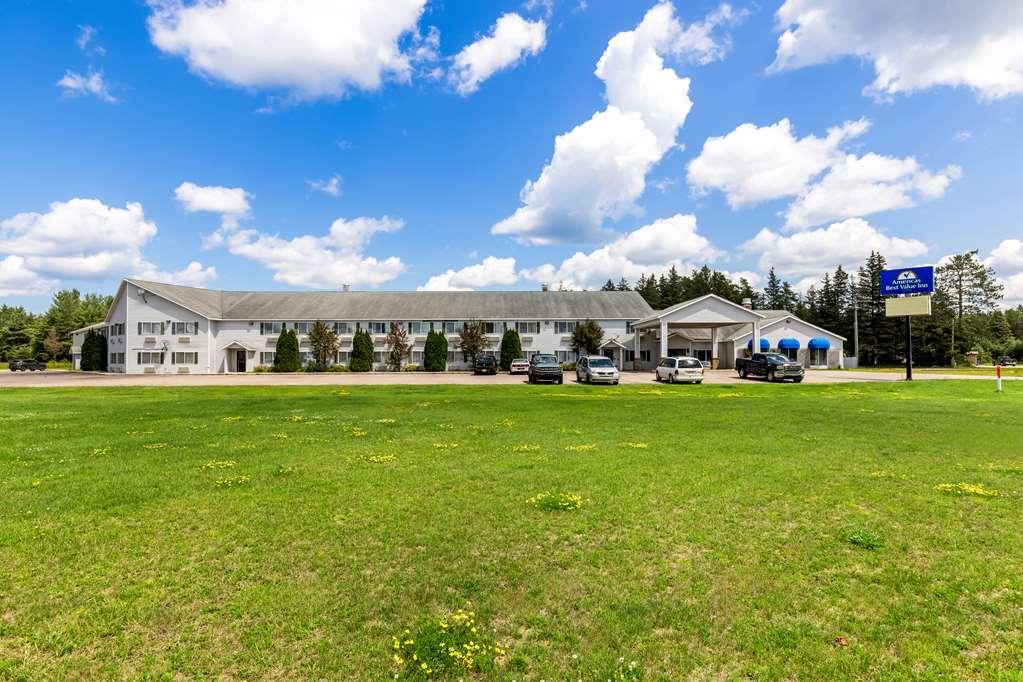 Americas Best Value Inn & Suites - Tahquamenon Country Newberry Esterno foto