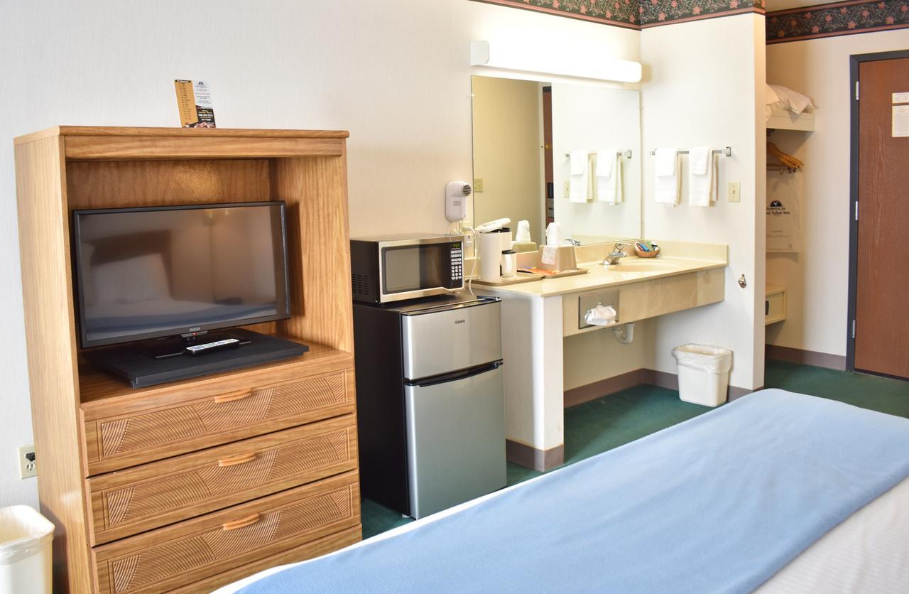 Americas Best Value Inn & Suites - Tahquamenon Country Newberry Esterno foto