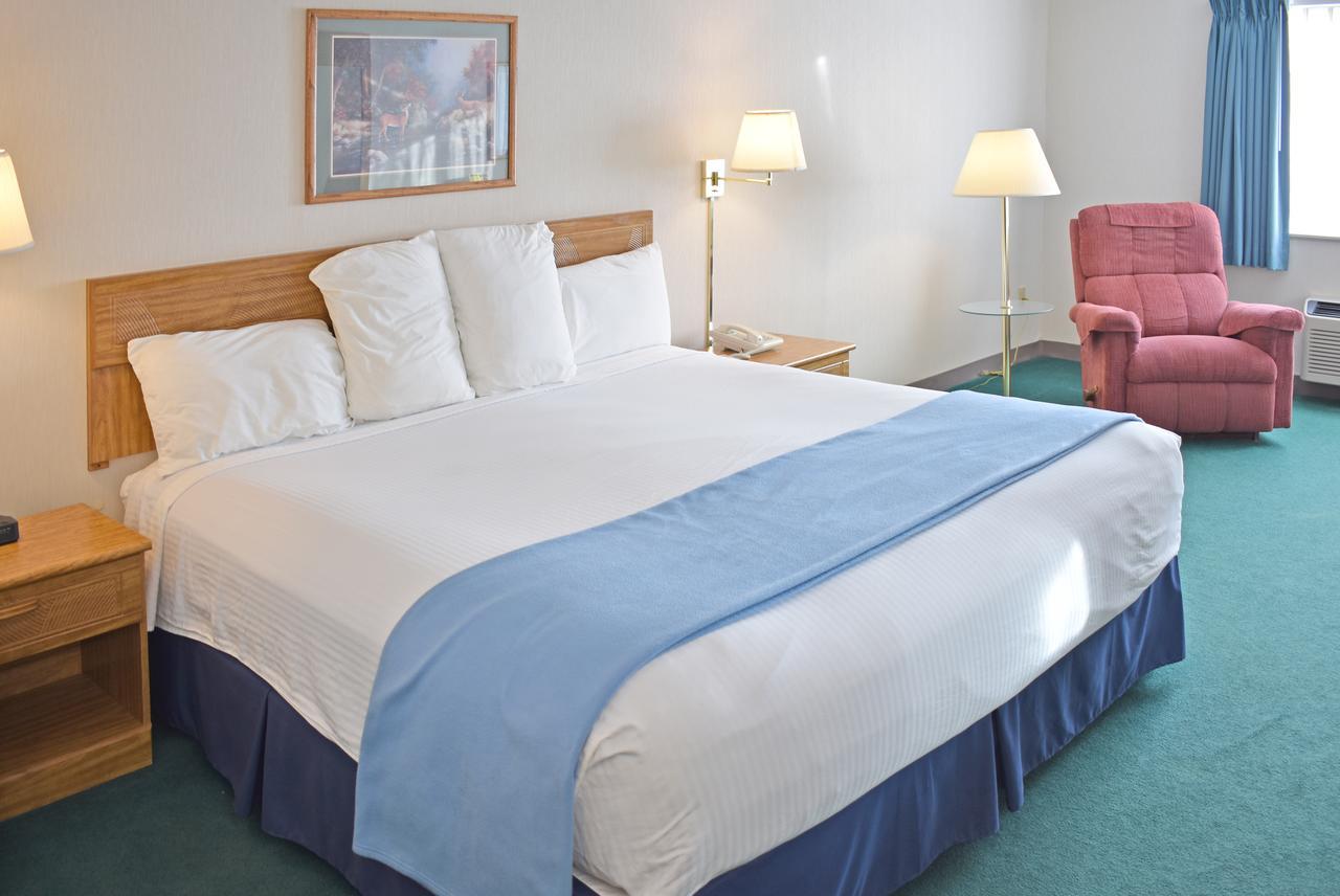 Americas Best Value Inn & Suites - Tahquamenon Country Newberry Esterno foto