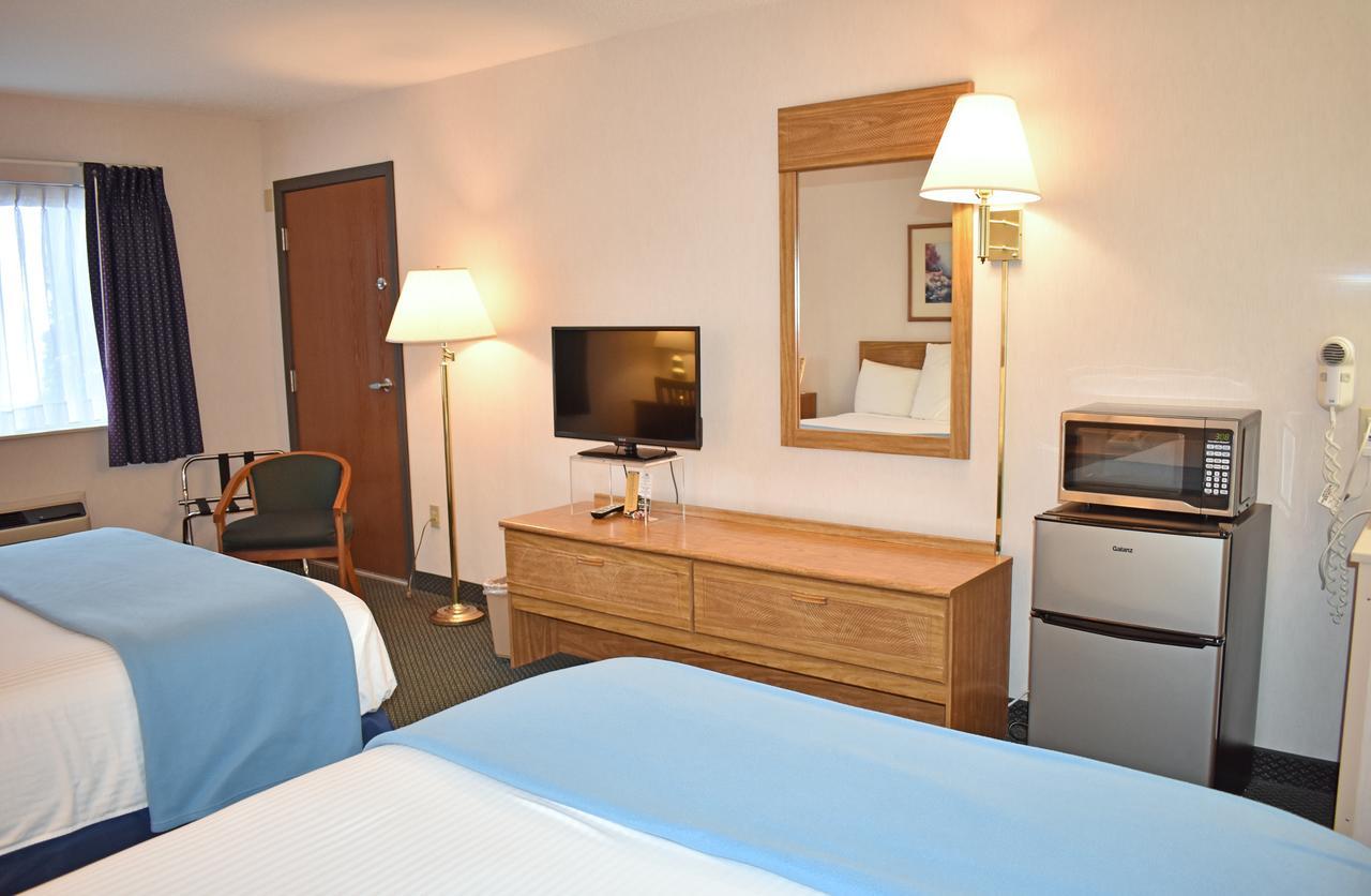 Americas Best Value Inn & Suites - Tahquamenon Country Newberry Esterno foto