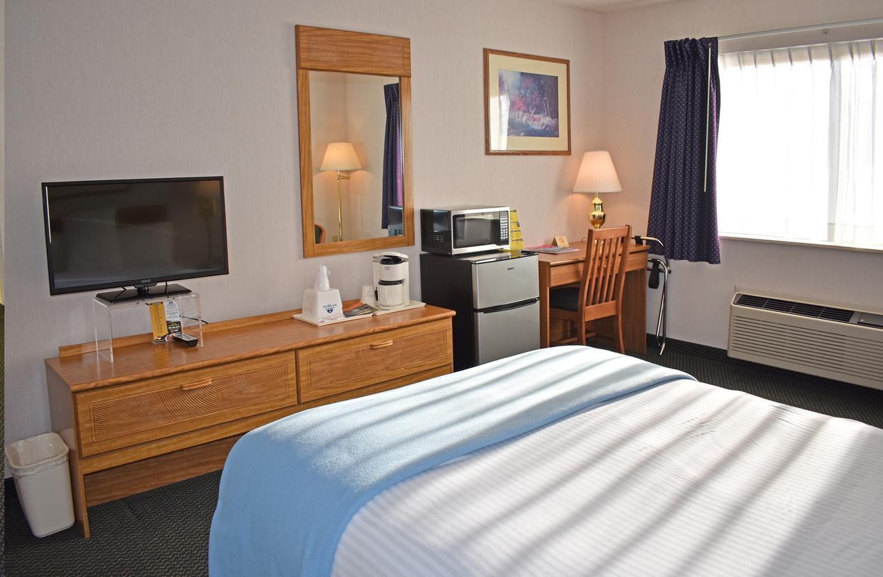 Americas Best Value Inn & Suites - Tahquamenon Country Newberry Esterno foto