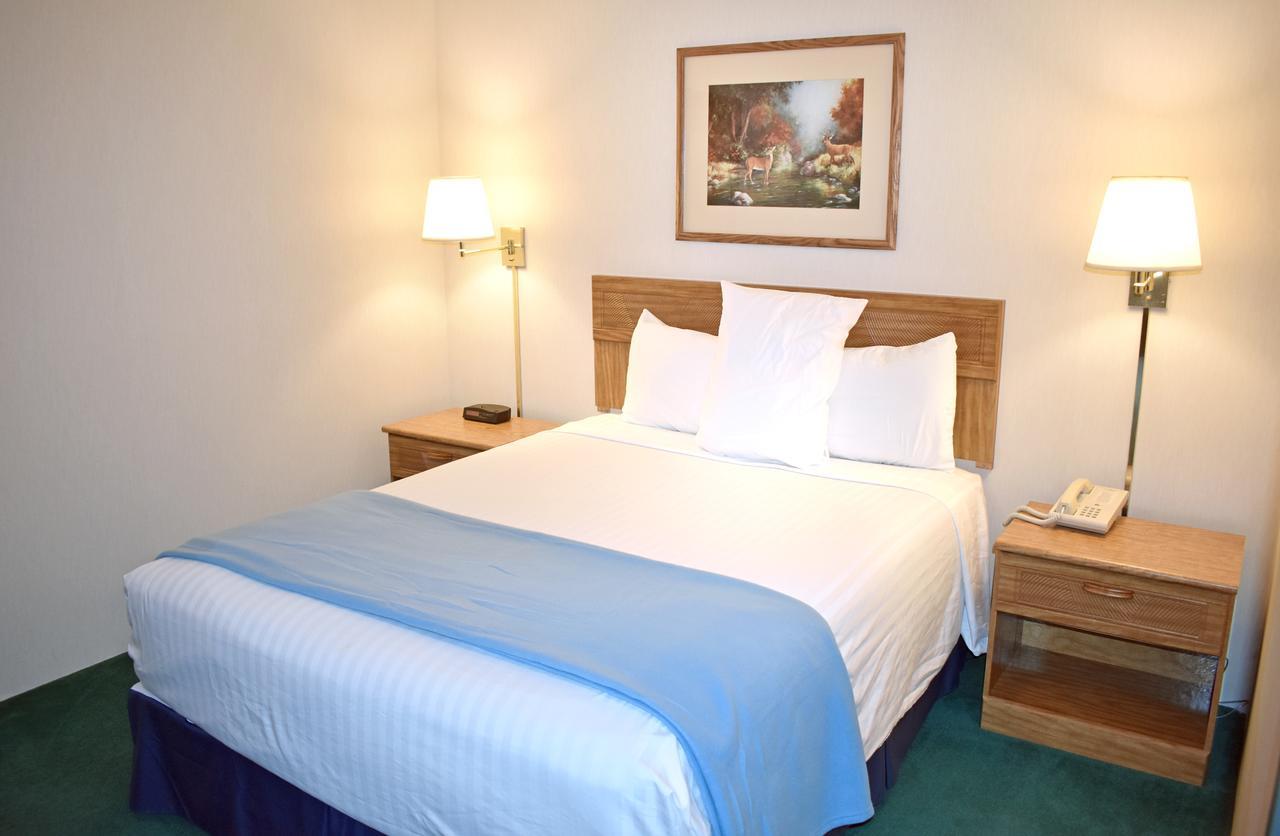 Americas Best Value Inn & Suites - Tahquamenon Country Newberry Esterno foto