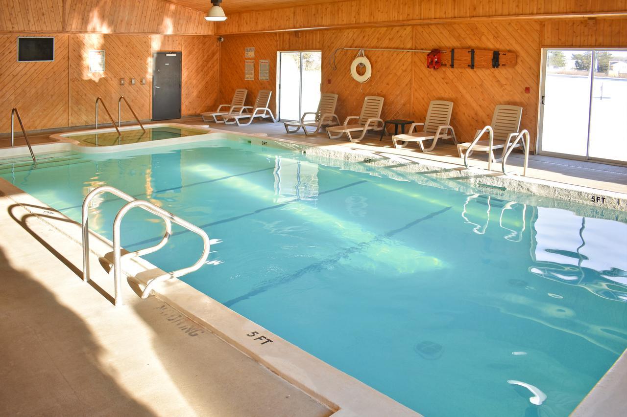 Americas Best Value Inn & Suites - Tahquamenon Country Newberry Esterno foto