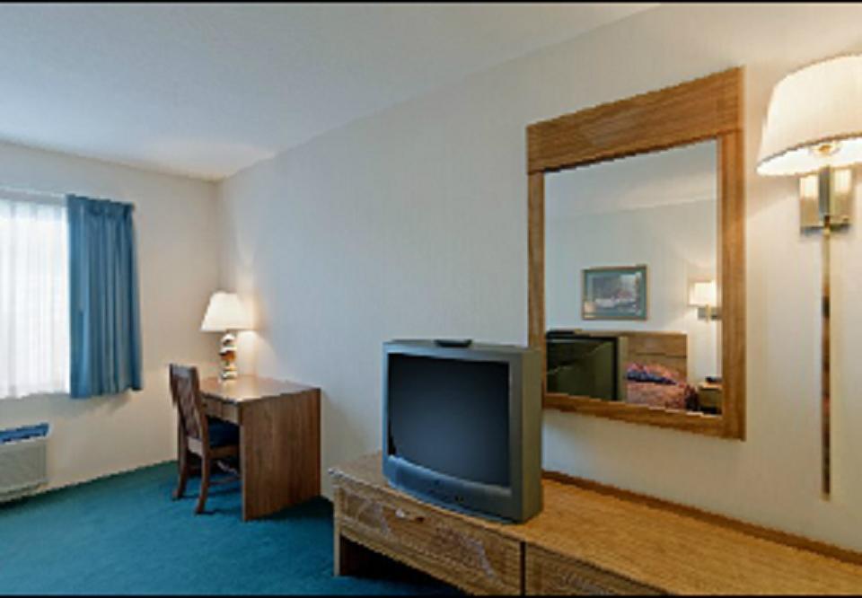 Americas Best Value Inn & Suites - Tahquamenon Country Newberry Esterno foto